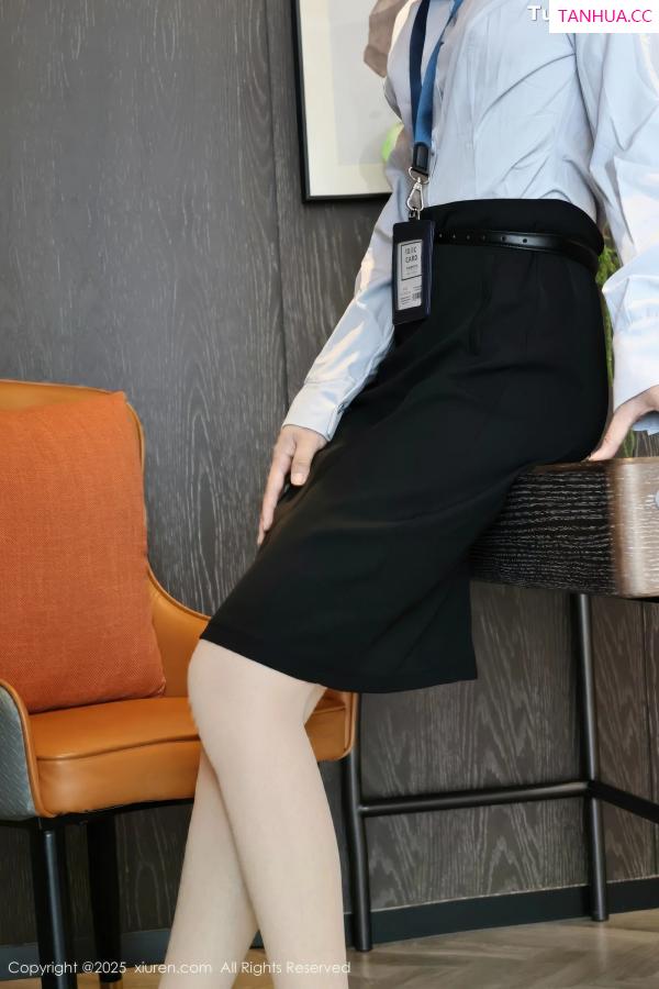   [XiuRen]高清写真图 2025.08.21 No.10674 糯梨子 性感OL第40张图片